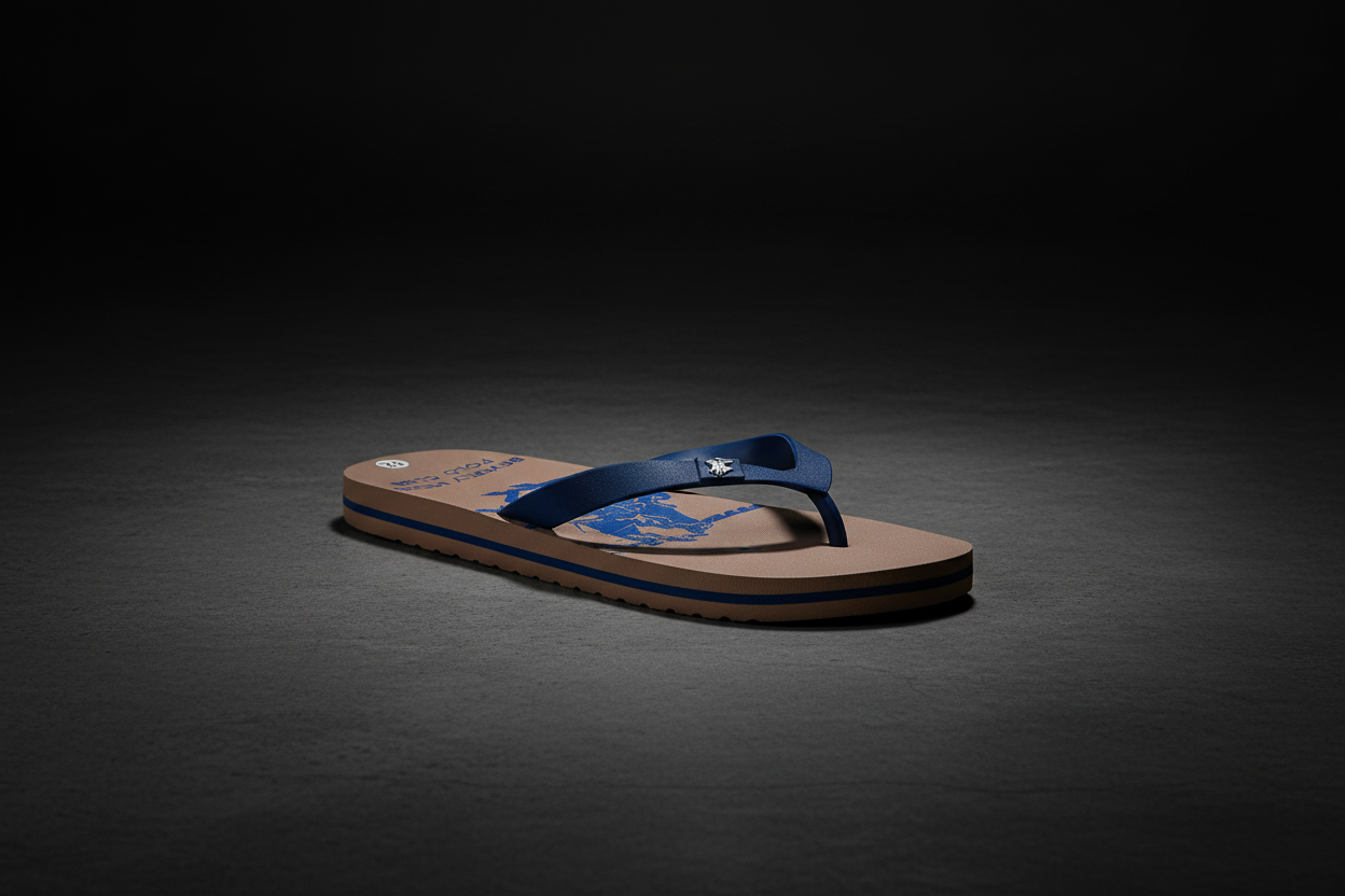 Claquette Beverly Hills Polo Club 2784 marron sur surface béton sombre - photographie produit premium