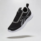 Baskets Enfant et Bébé Reebok Reebok Rush Runner Slip On vue trois-quarts fond studio - BirdNova Algérie