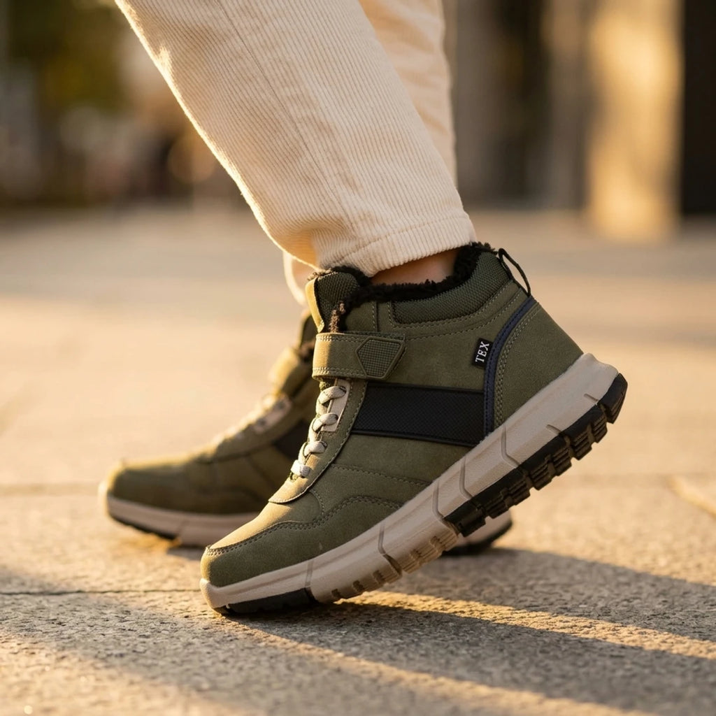 Baskets Enfant et Bébé Safety jogger Shoes profil droit en situation - BirdNova Algérie