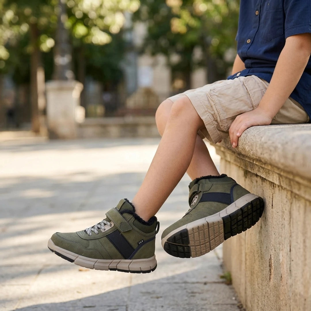 Baskets Enfant et Bébé Safety jogger Shoes vue trois-quarts en situation - BirdNova Algérie