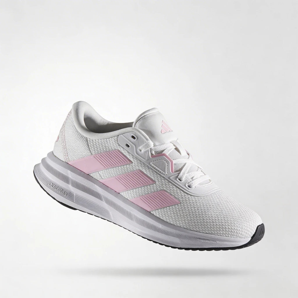 Baskets Femmes Adidas Adidas Galaxy 7 W vue trois-quarts fond studio - BirdNova Algérie