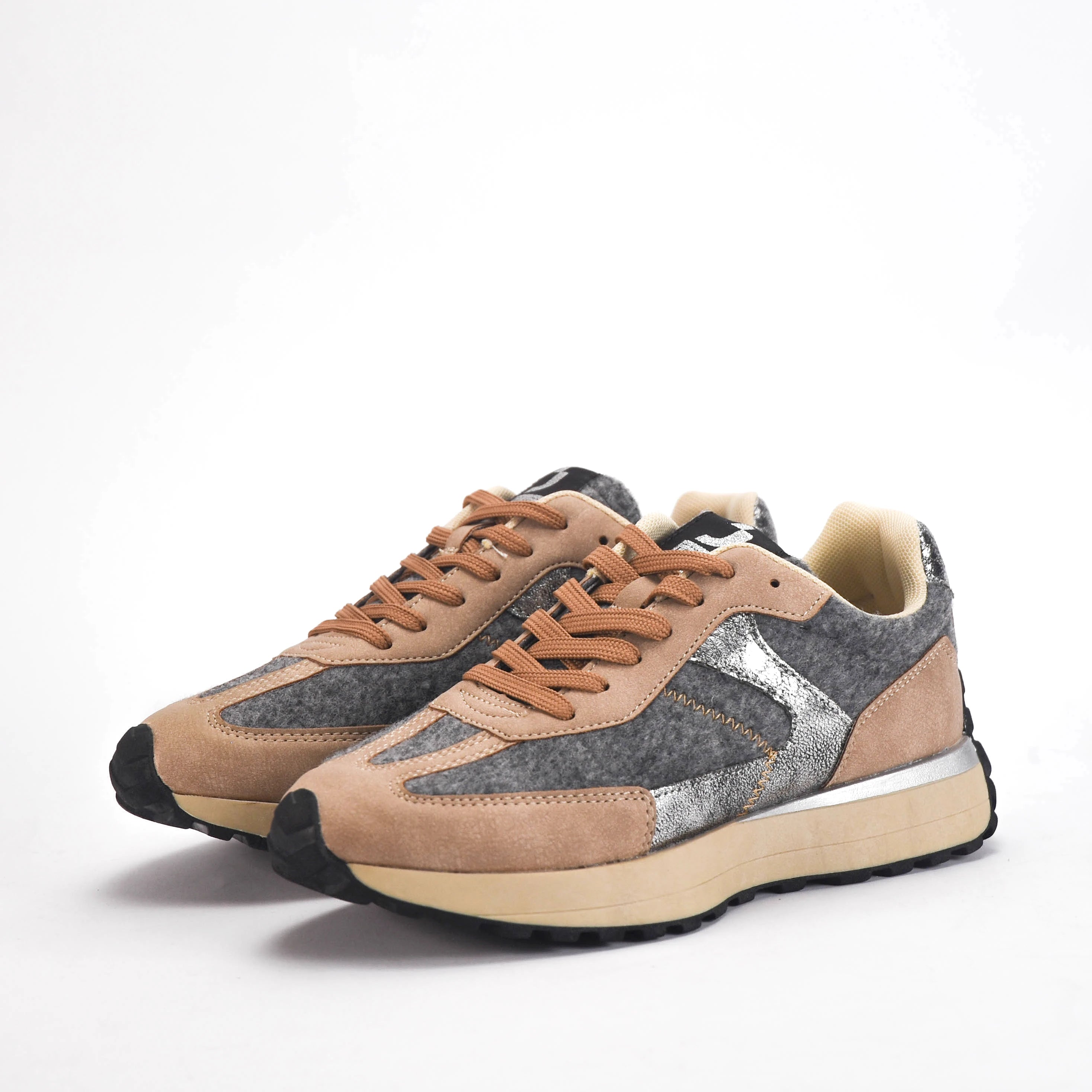 Baskets Femmes Safety jogger Shoes vue trois-quarts avant - BirdNova Algérie
