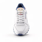 Baskets Hommes Reebok Basket Reebok Classic Leather vue de face fond studio - BirdNova Algérie