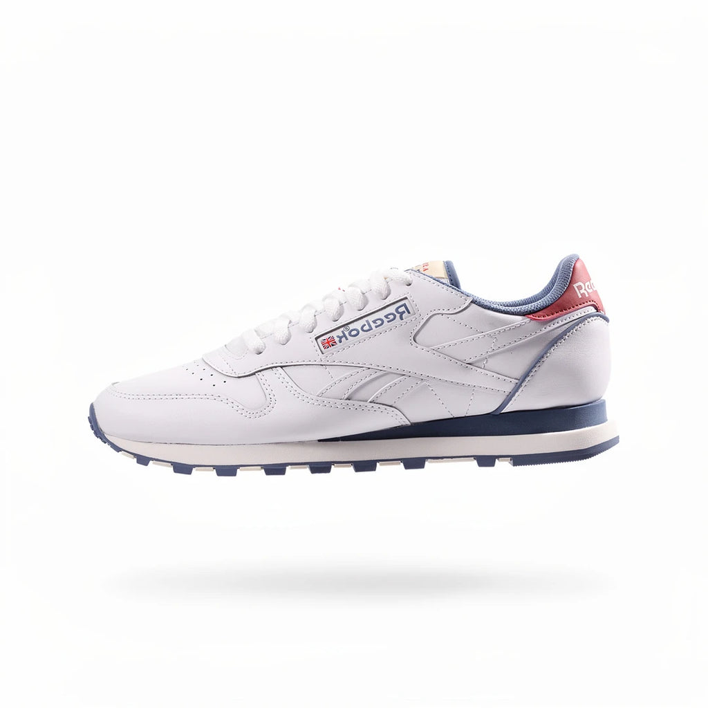 Baskets Hommes Reebok Basket Reebok Classic Leather profil gauche fond studio - BirdNova Algérie