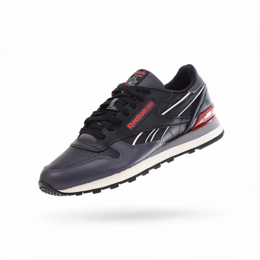Baskets Hommes Reebok Basket Reebok Classic Leather Clip vue trois-quarts fond studio - BirdNova Algérie