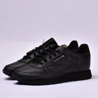 Baskets Hommes Reebok Classic Leather vue trois-quarts - BirdNova Algérie