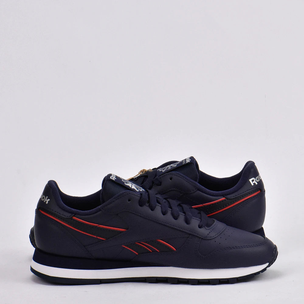 Baskets Hommes Reebok REEBOK CLASSIC LEATHER NAVY/NAVY/WHITE vue trois quarts - BirdNova Algérie