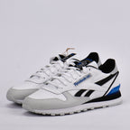 Baskets Hommes Reebok Classic Leather Clip Ftwwht/Purgry/Vecb vue trois-quarts avant - BirdNova Algérie