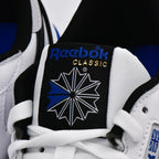Détail de la languette et du logo Reebok Classic des Baskets Hommes Reebok Classic Leather Clip Ftwwht/Purgry/Vecb - BirdNova Algérie