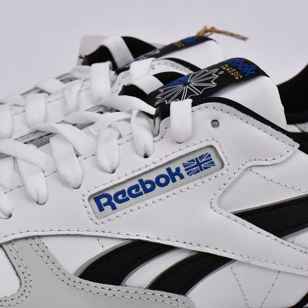 Détail du logo Reebok latéral et des lacets des Baskets Hommes Reebok Classic Leather Clip Ftwwht/Purgry/Vecb - BirdNova Algérie