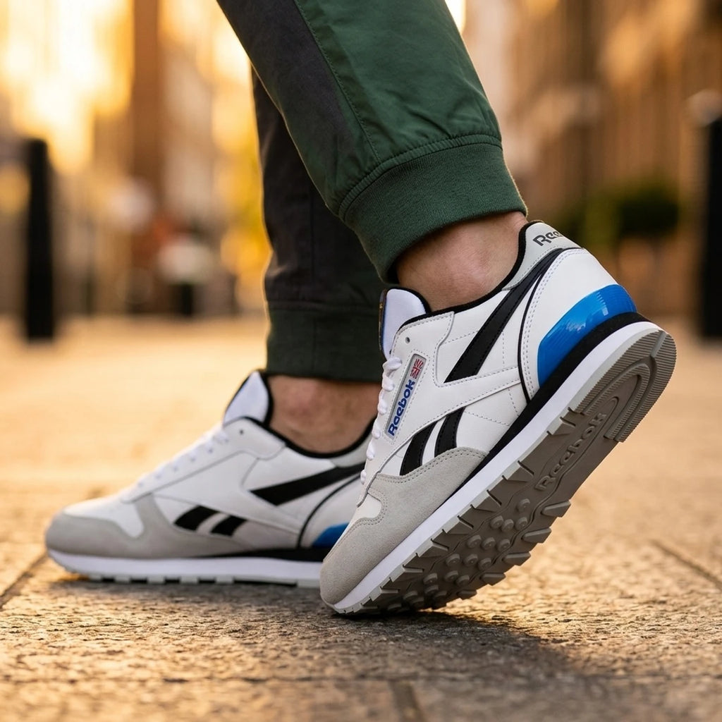 Baskets Hommes Reebok Classic Leather Clip Ftwwht/Purgry/Vecb profil droit en situation - BirdNova Algérie