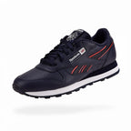 Baskets Hommes Reebok Reebok Classic Leather Navy/Navy/White vue trois-quarts fond studio - BirdNova Algérie