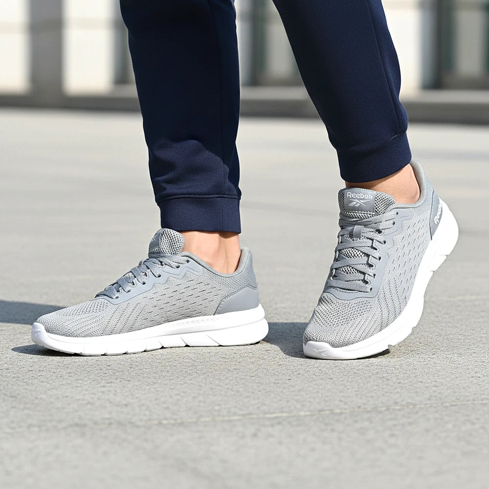 Baskets Hommes Reebok Quick Jogger portées en extérieur - BirdNova Algérie