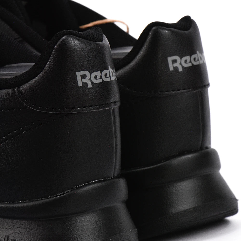 Détail logos Reebok sur le talon des Baskets Hommes Reebok Ramble Black/Black/Grey5 - BirdNova Algérie