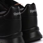 Détail logos Reebok sur le talon des Baskets Hommes Reebok Ramble Black/Black/Grey5 - BirdNova Algérie