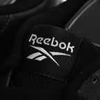 Détail logo Reebok sur la languette des Baskets Hommes Reebok Ramble Black/Black/Grey5 - BirdNova Algérie