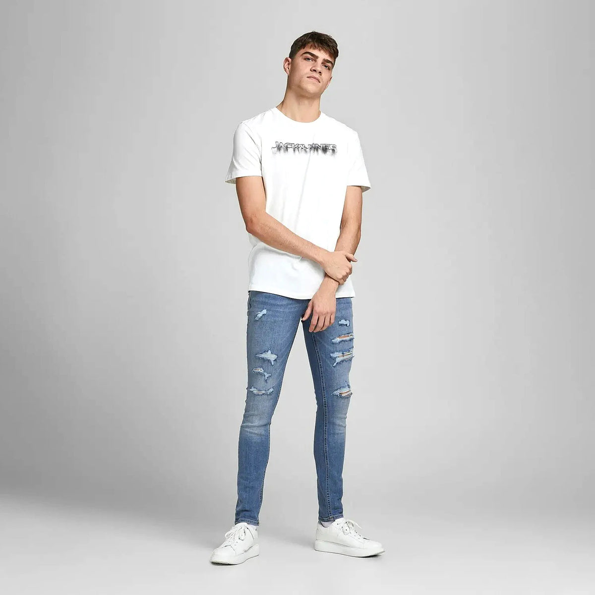Jean Jack & Jones Glenn déchiré porté avec t-shirt blanc — BirdNova Algérie