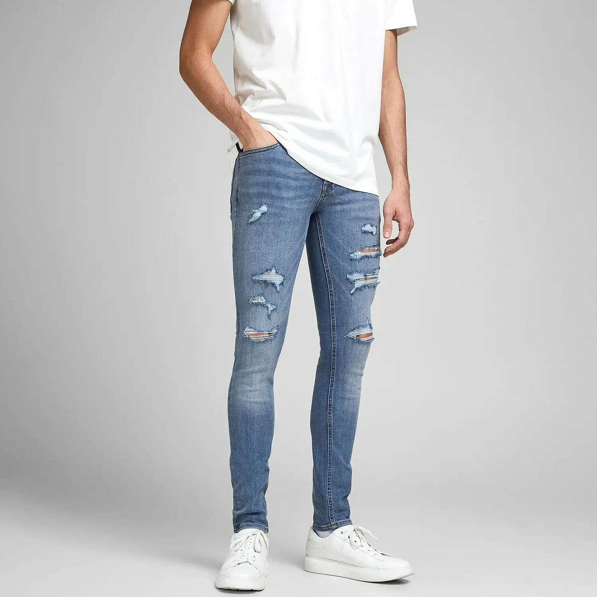 Genoux déchirés du jean Jack & Jones Glenn en gros plan — BirdNova Algérie