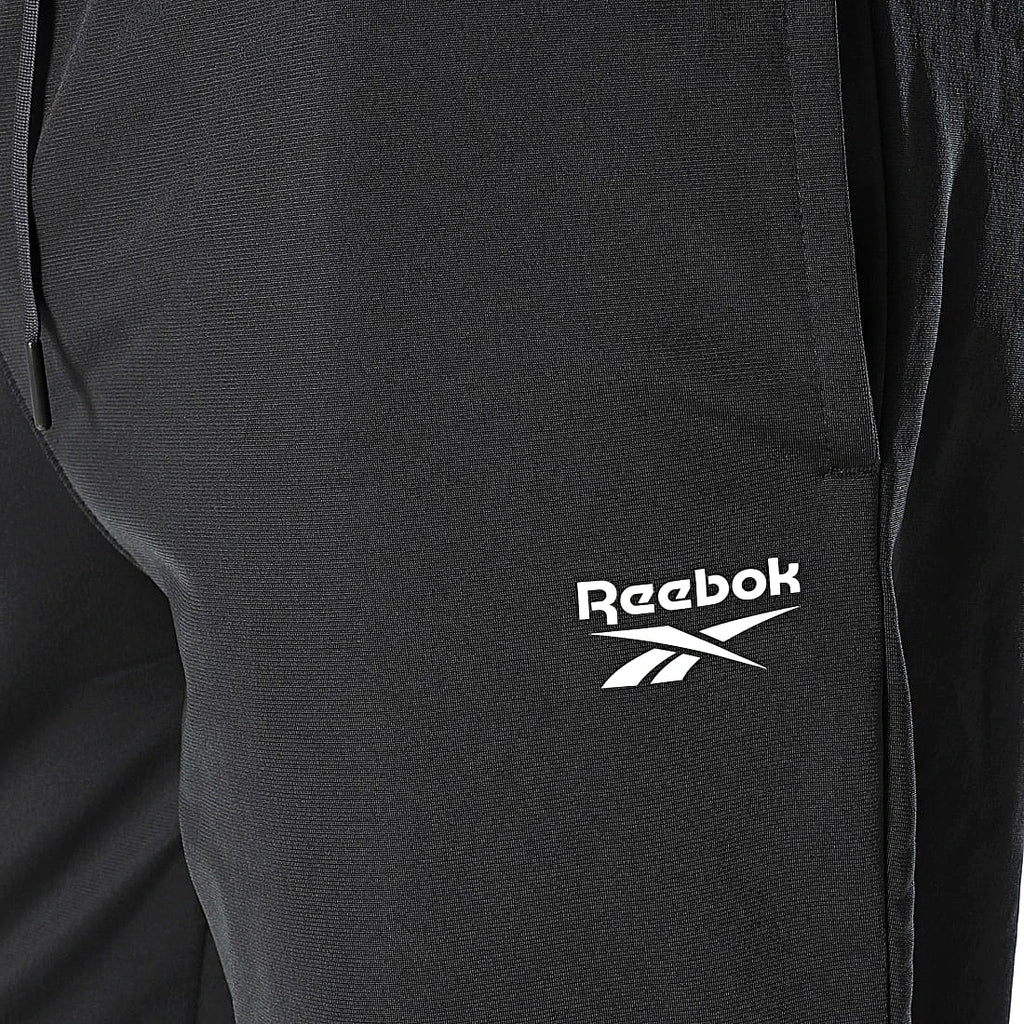 Reebok Jogging Noir Tissé, gros plan sur le logo blanc de la cuisse, BirdNova Algérie