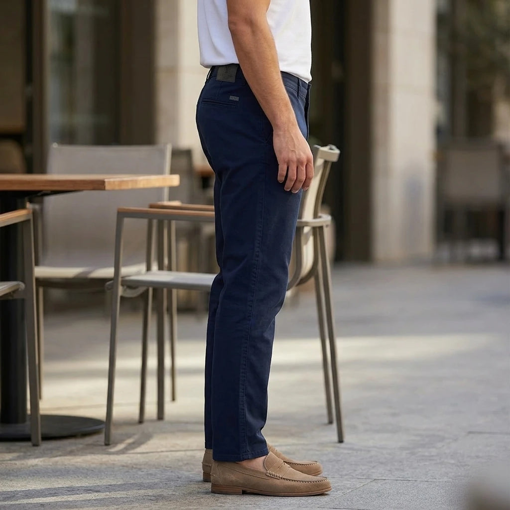 Pantalons Vêtements homme Lumberjack Jogger Navy profil gauche en situation - BirdNova Algérie
