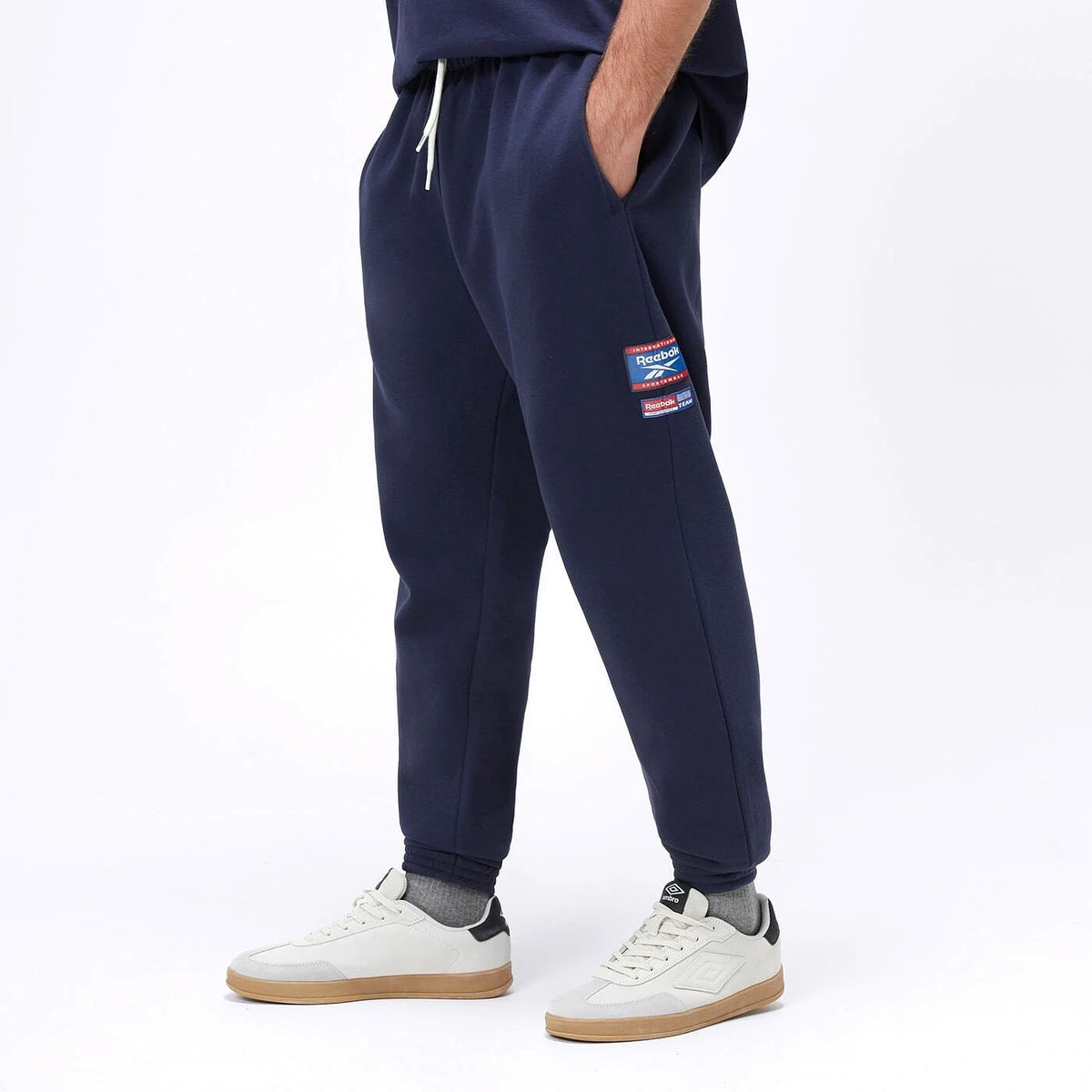 Reebok Jogging Bleu Marine Homme de profil — jogging original BirdNova Algérie