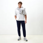 Reebok Pantalon De Sport Marine, vue en pied avec t-shirt blanc, BirdNova Algérie