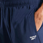 Reebok Pantalon 3/4 Bleu Marine, gros plan sur la poche et le logo Reebok, BirdNova Algérie