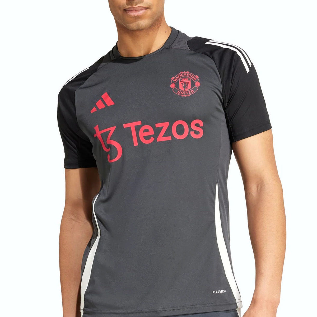 Maillot Manchester United entraînement porté par un mannequin — BirdNova Algérie