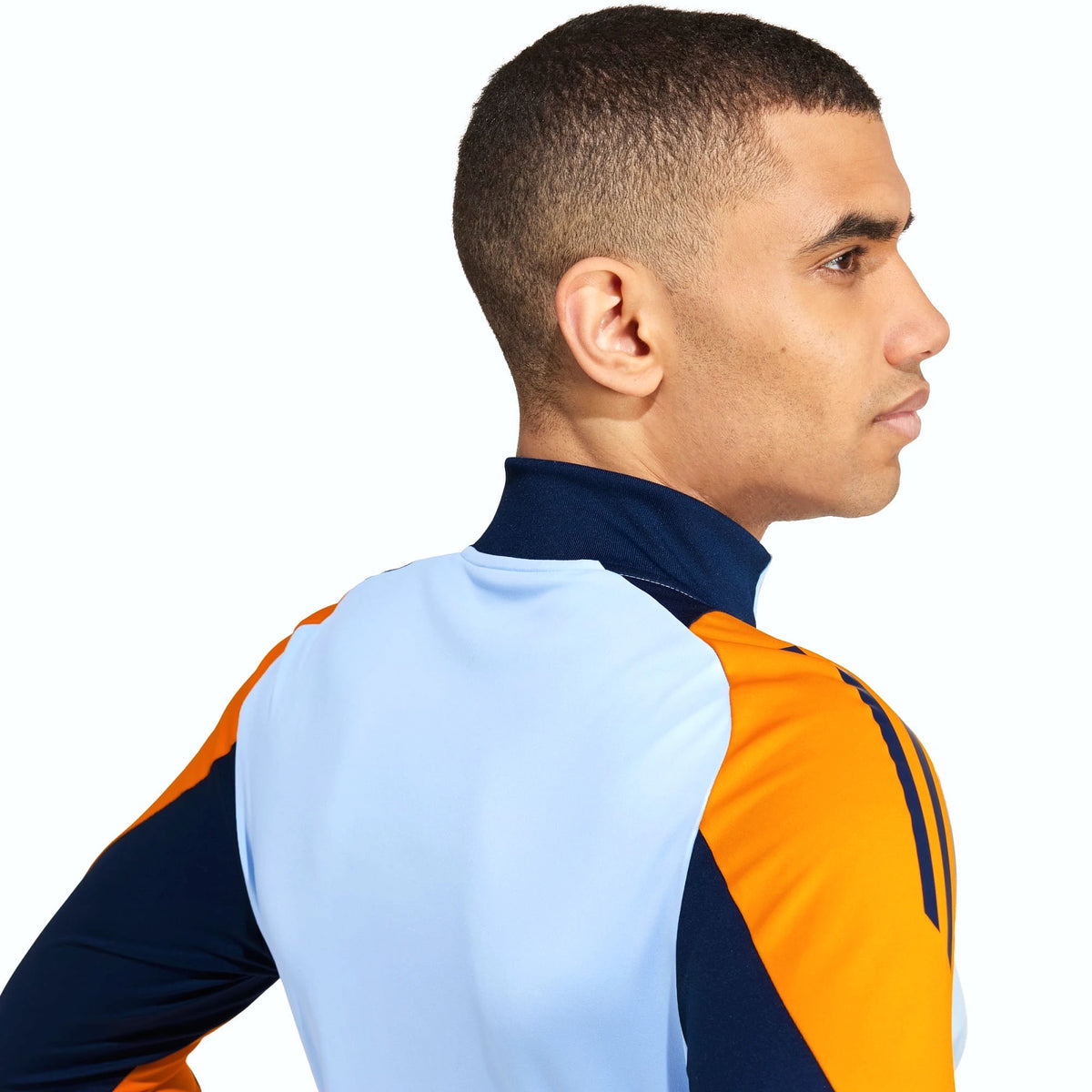 Adidas Haut Real Madrid Bleu Ciel, gros plan sur le col et l'épaule, BirdNova Algérie