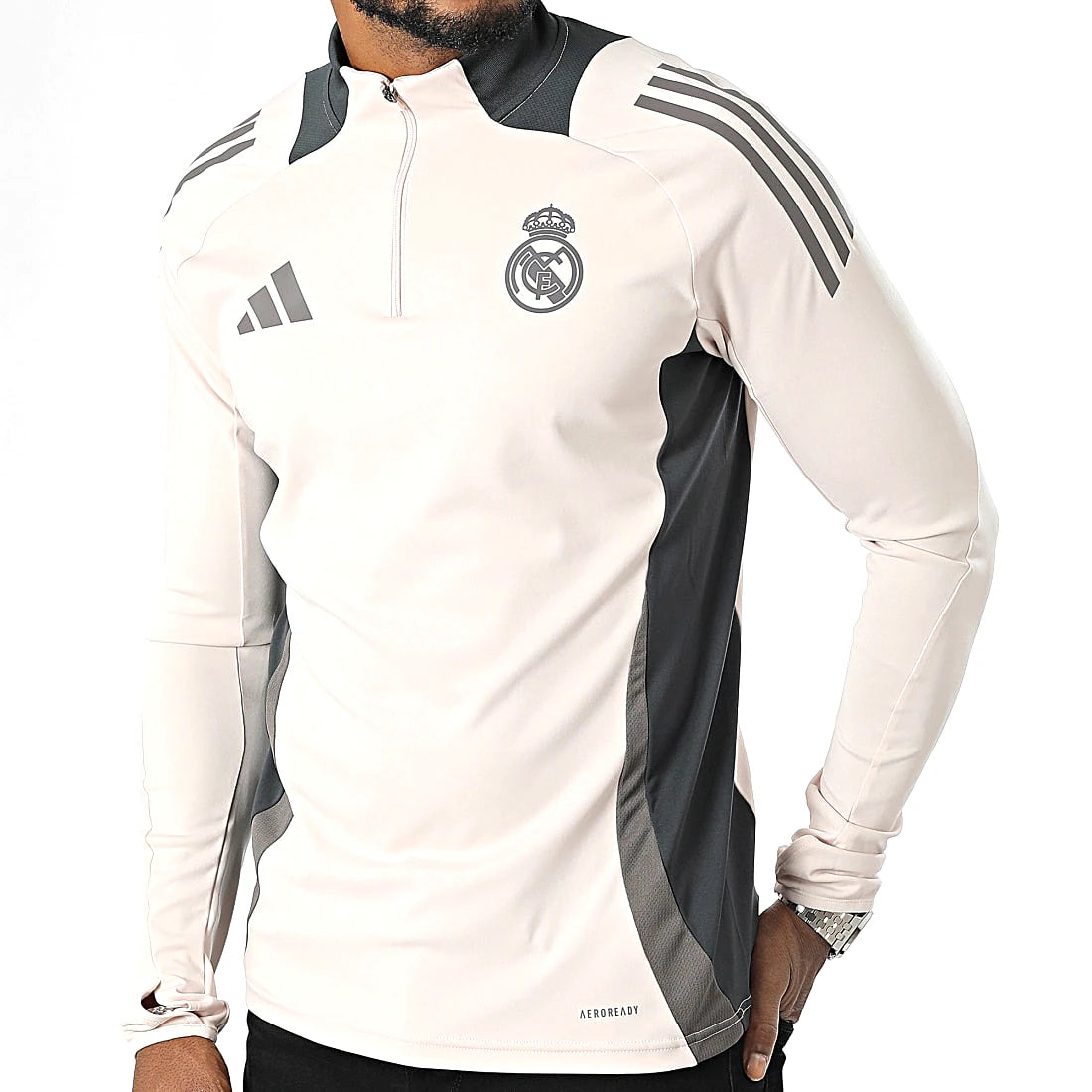 Adidas Haut Real Madrid Beige, vue de trois quarts main dans la poche, BirdNova Algérie