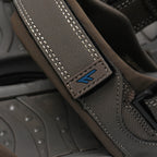 Détail de la texture et du petit logo sur la sangle des sandales Hi-tec Hi Tec Ula - BirdNova Algérie