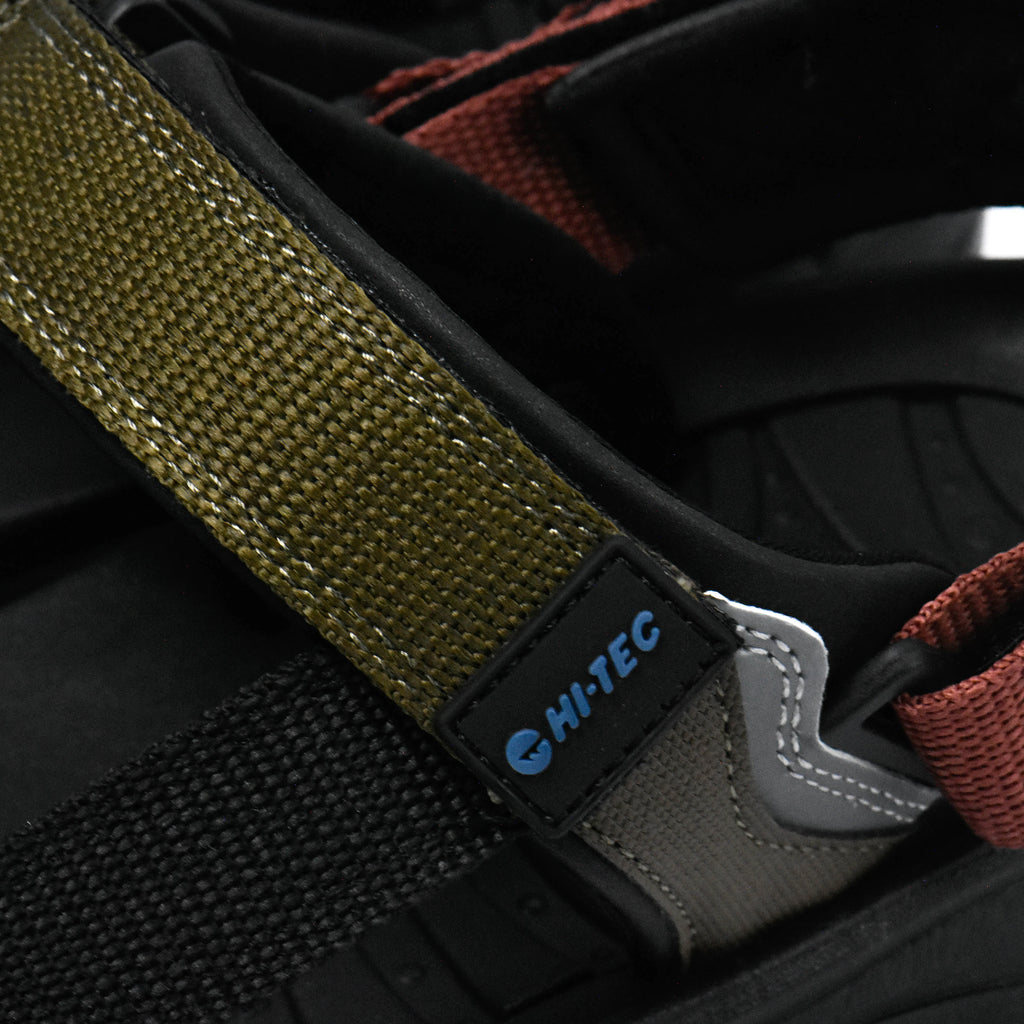 Détail du logo Hi-tec sur la sangle des sandales Hommes Hi Tec Ula Raft - BirdNova Algérie