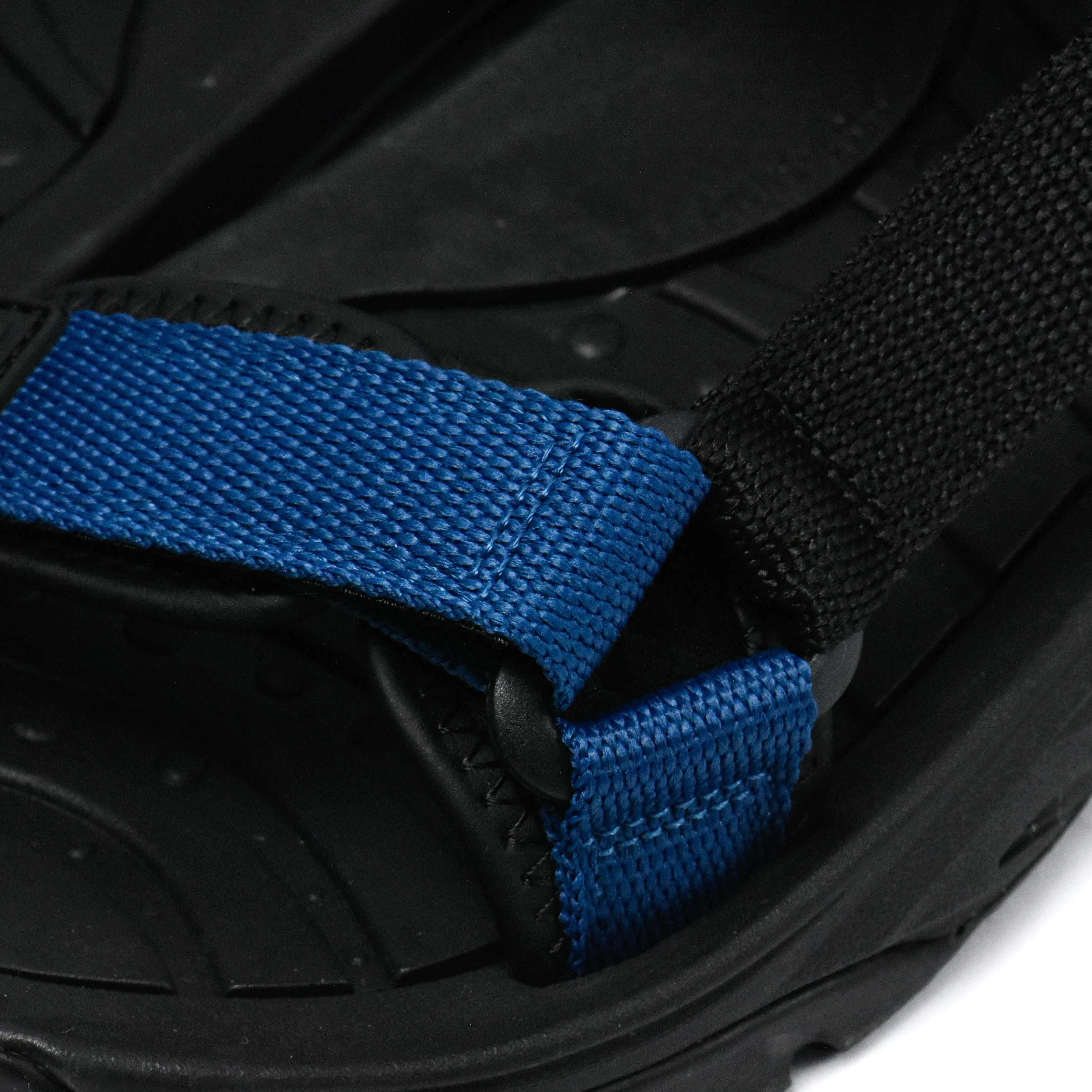 Détail de la sangle avant bleue des sandales Hommes Hi-tec Hi Tec Ula Raft - BirdNova Algérie