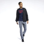 Reebok Veste Noire, vue en pied portée avec t-shirt et jogging gris, BirdNova Algérie